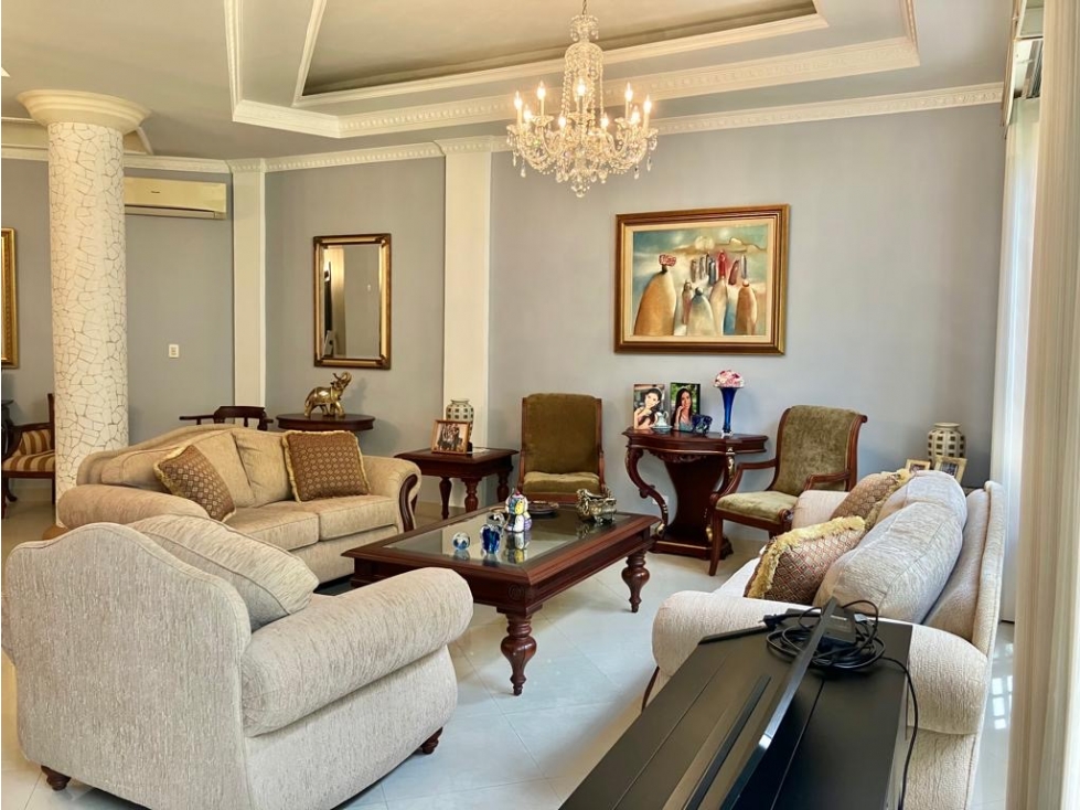 Residencia en Altos de Panamá/ Amplia Casa con 5 Recámaras y Den -D.G. — foto 2