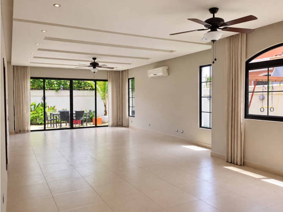 VENTA Casa en El Doral Costa Sur - SG