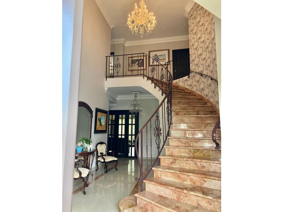 Residencia en Altos de Panamá/ Amplia Casa con 5 Recámaras y Den -D.G. — foto 5