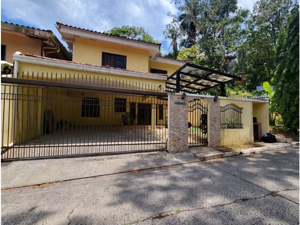 Venta Casa de 3 niveles Ancón cerca de Albrook Mall- LH