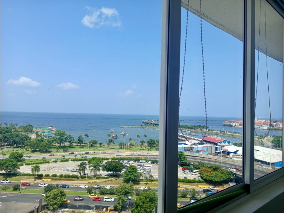 Venta o Alquiler Apartamento Semi-Amoblado PH Bay View, Av. Balboa YJ