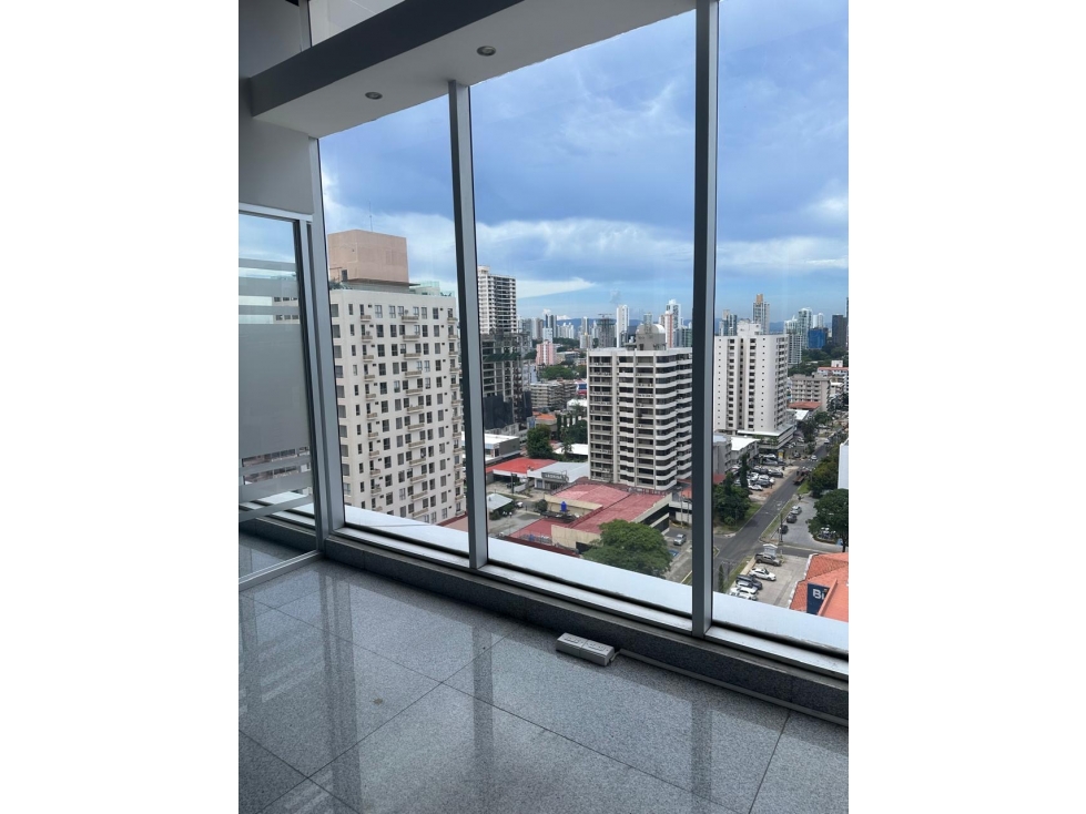 OFICINA EN ALQUILER 3 ESPACIOS + ÁREA ABIERTA, 2 BAÑOS Y 2PK | CA - 1