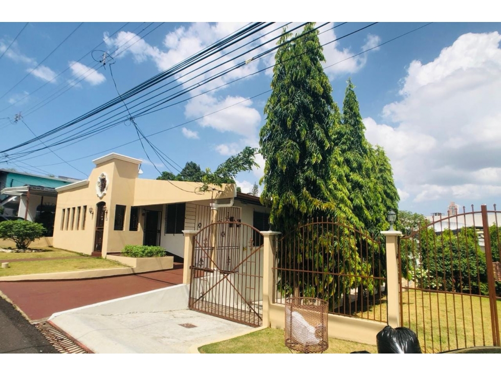 Casa Residencial de 2 Niveles en Venta Urb. Club X, Betania | DC