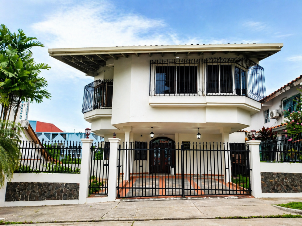 Casa en Venta con Piscina Privada Hato Pintado - LH