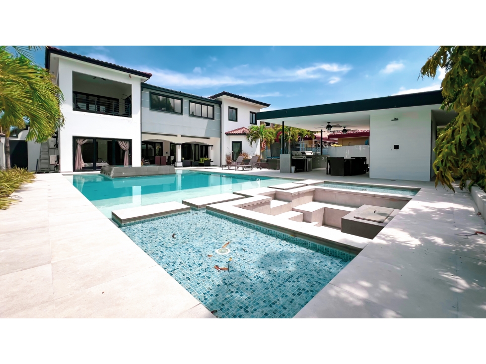 VENTA DE RESIDENCIA DE LUJO EN COSTA DEL ESTE -S.G.