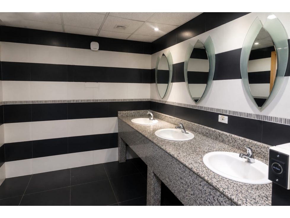 Locales Comerciales - En Venta y Alquiler, Costa del Este - RE — foto 2