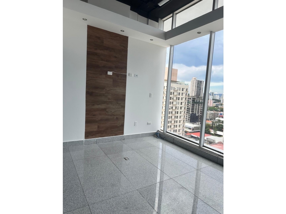 OFICINA EN ALQUILER 3 ESPACIOS + ÁREA ABIERTA, 2 BAÑOS Y 2PK | CA - 2
