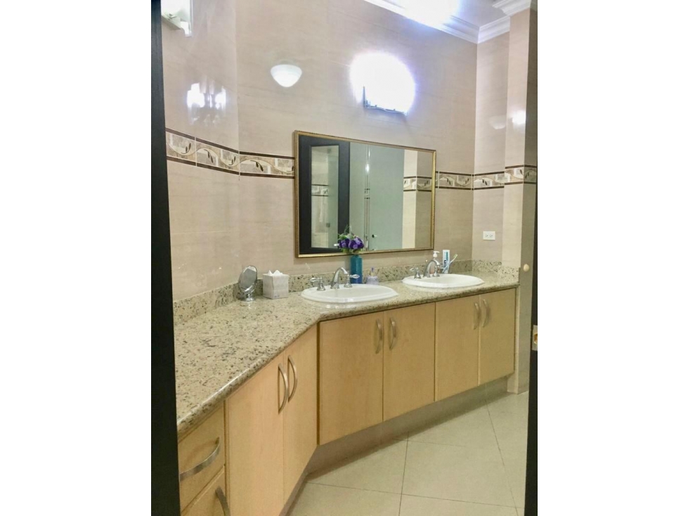 Residencia en Altos de Panamá/ Amplia Casa con 5 Recámaras y Den -D.G. — foto 6