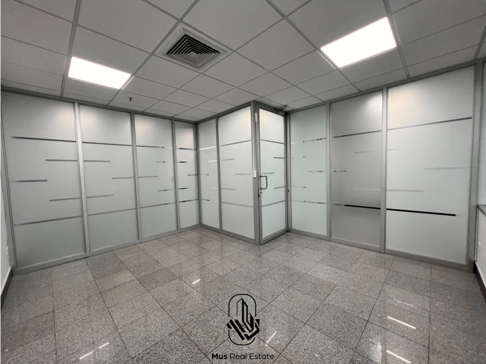 ALQUILO OFICINA EN TORRE LAS AMERICAS CON DIVISIONES - SG