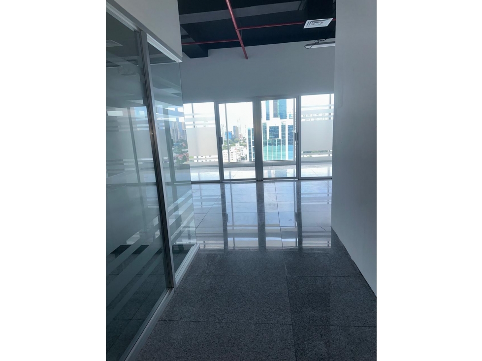 OFICINA EN ALQUILER 3 ESPACIOS + ÁREA ABIERTA, 2 BAÑOS Y 2PK | CA - 3