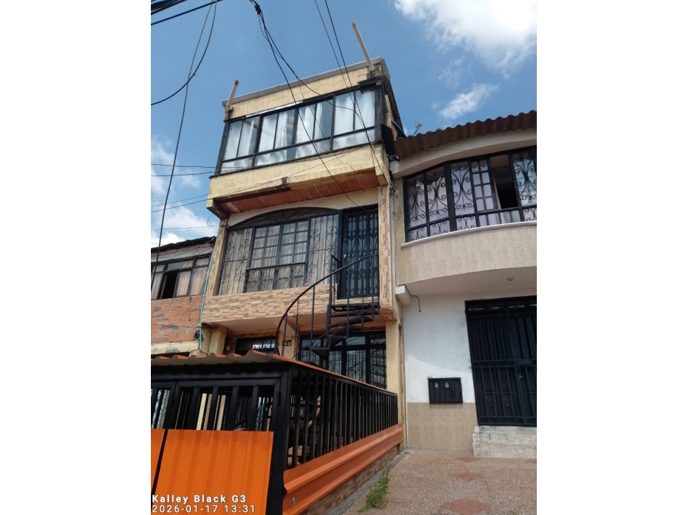 VENTA DE CASA CON 3 RENTAS BARRIO LA ARBOLEDA ARMENIA