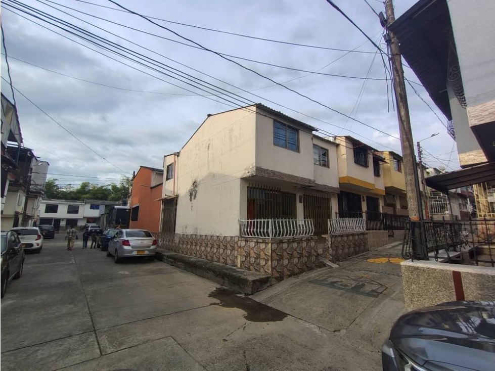 VENTA DE CASA 2 PISOS ESQUINERA 7 DE AGOSTO ARMENIA