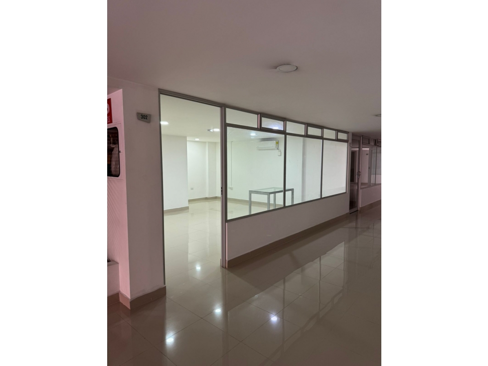 ARRIENDO OFICINA LOCAL CONSULTORIO EN SABANETA SECTOR BOMBAY - 2