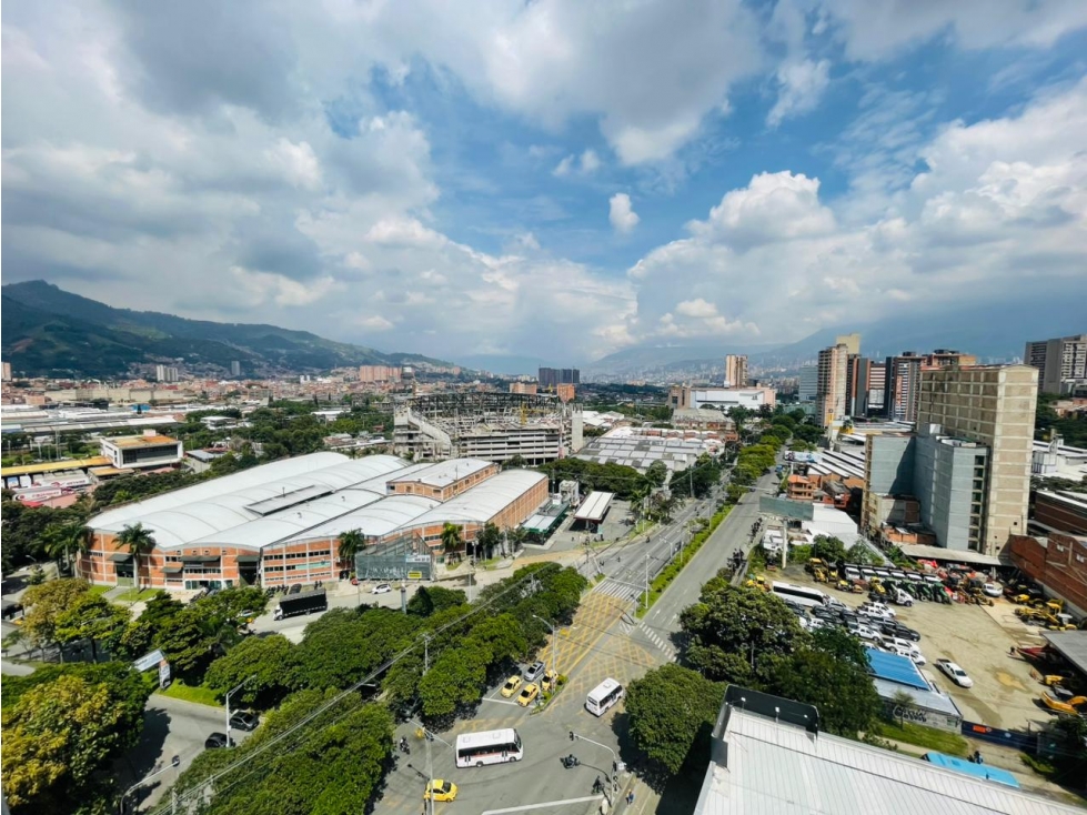 VENDO OFICINA GRANDE CENTRO EMPRESARIAL. SABANETA - 4