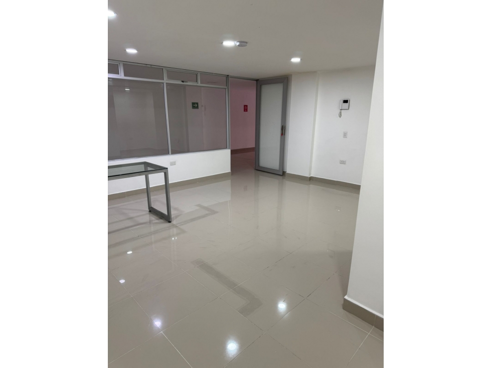 ARRIENDO OFICINA LOCAL CONSULTORIO EN SABANETA SECTOR BOMBAY - 6
