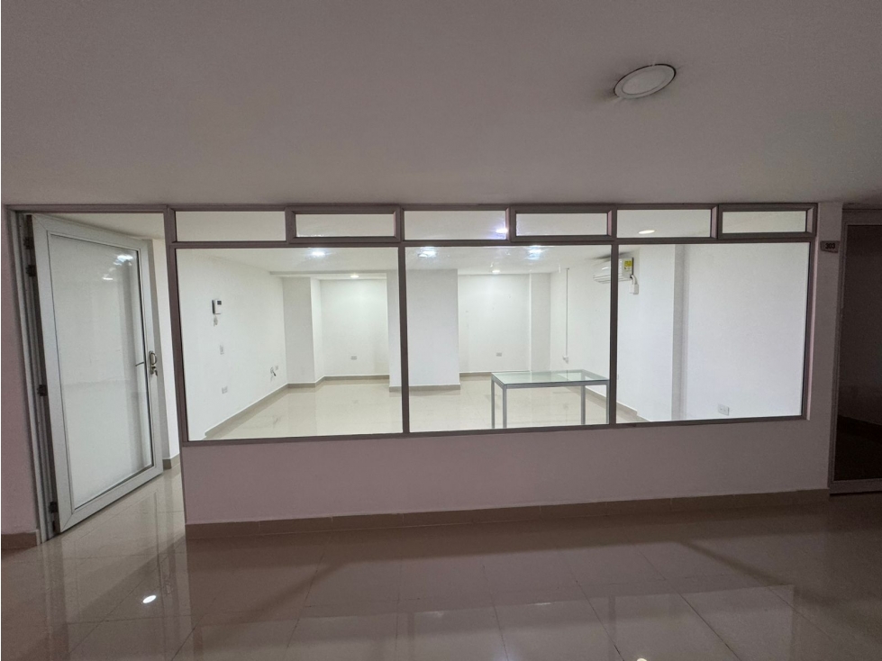 ARRIENDO OFICINA LOCAL CONSULTORIO EN SABANETA SECTOR BOMBAY - 1