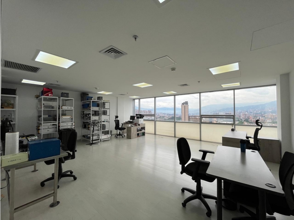 VENDO OFICINA EN ENVIGADO CENTRO EMPRESARIAL