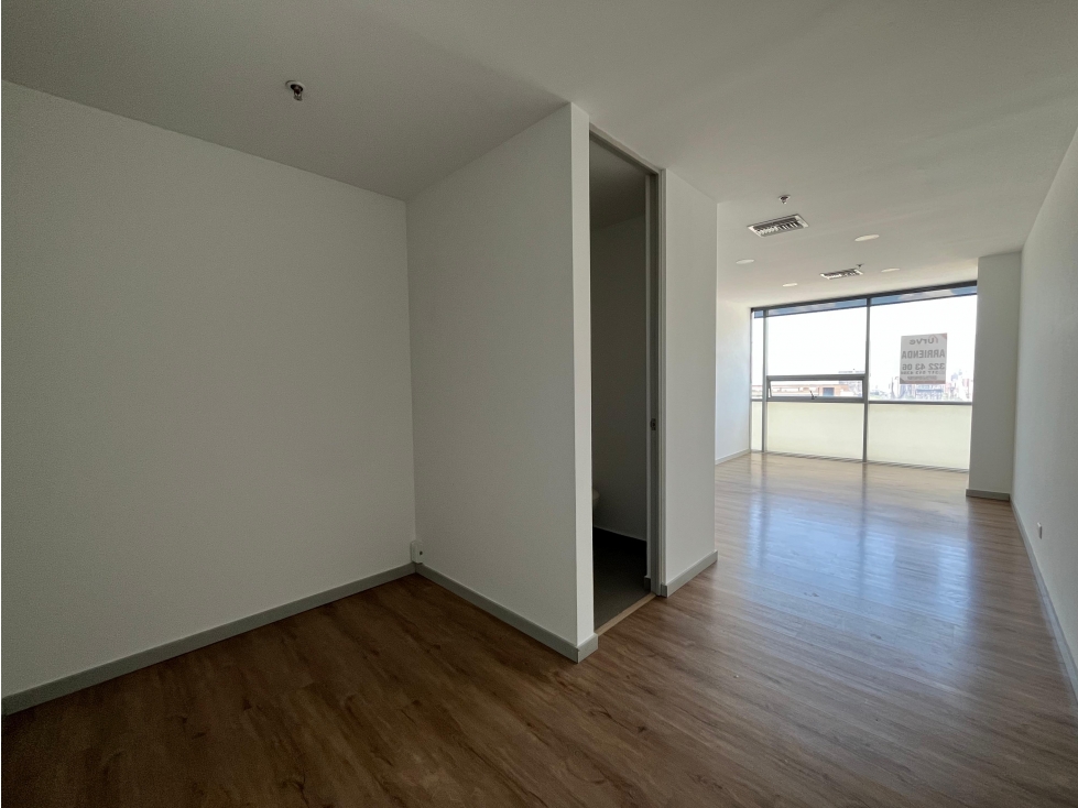 ARRIENDO OFICINA EN ENVIGADO_CENTRO EMPRESARIAL — foto 2