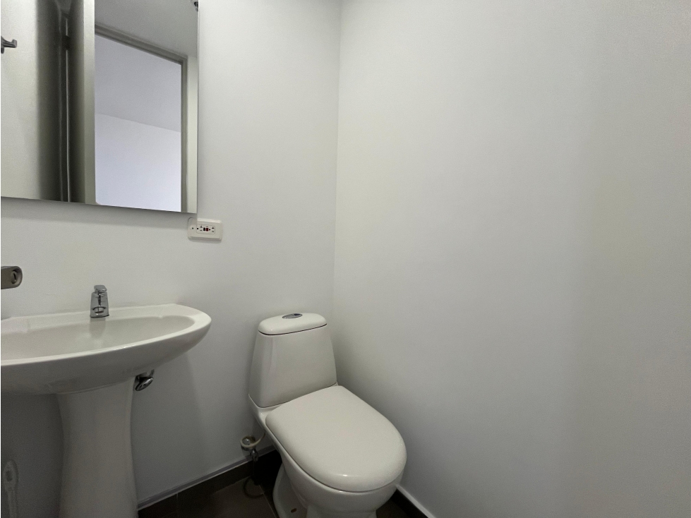 ARRIENDO OFICINA EN ENVIGADO_CENTRO EMPRESARIAL — foto 3