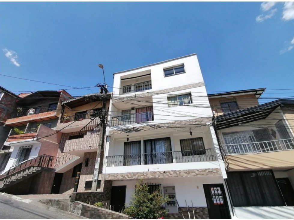 VENTA DE CASA EN ROBLEDO, SECTOR EL DIAMANTE