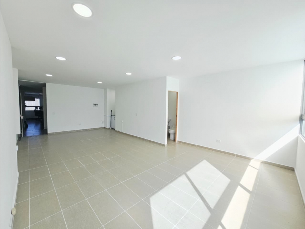 ARRIENDO OFICINA EN SABANETA. CENTRO EMPRESARIAL - 3