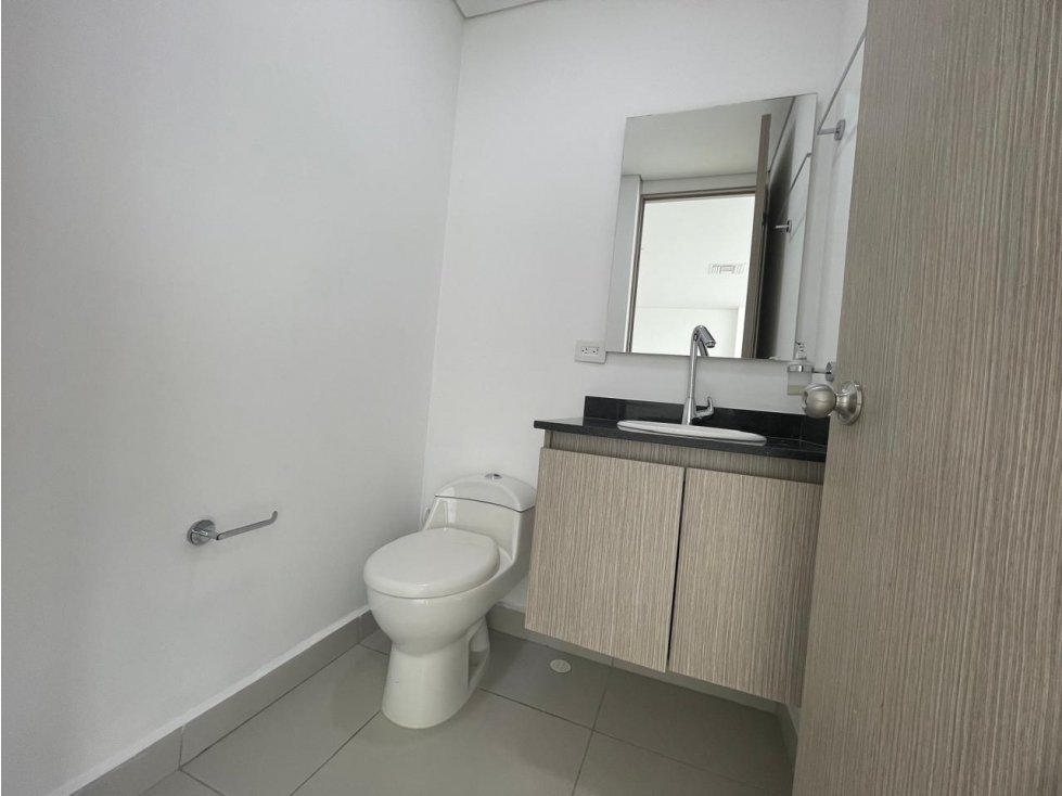 ARRIENDO OFICINA EN SABANETA. CENTRO EMPRESARIAL - 6