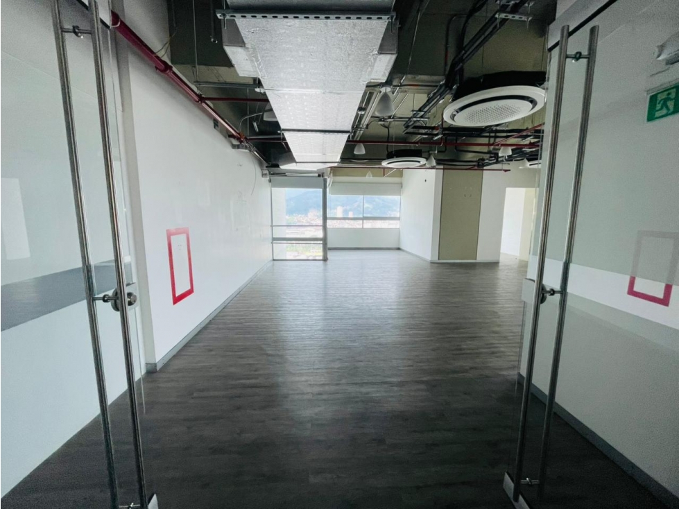 ARRIENDO OFICINA GRANDE CENTRO EMPRESARIAL. SABANETA - 6