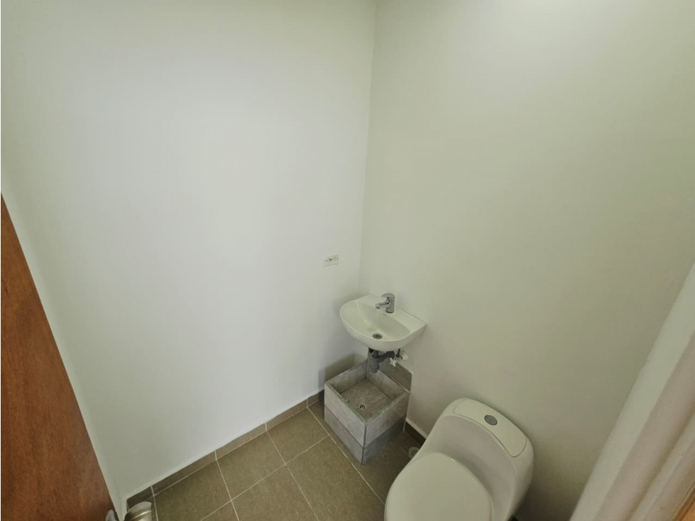 ARRIENDO OFICINA EN SABANETA. CENTRO EMPRESARIAL - 6