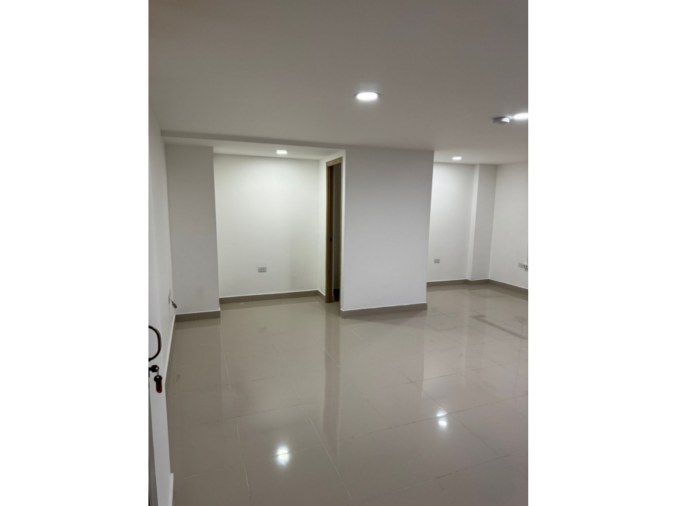 ARRIENDO OFICINA LOCAL CONSULTORIO EN SABANETA SECTOR BOMBAY - 3