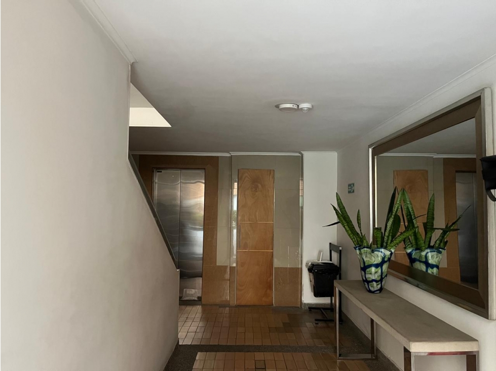 ALQUILO APARTAMENTO AMOBLADO EN EL POBLADO PATIO BONITO — foto 2