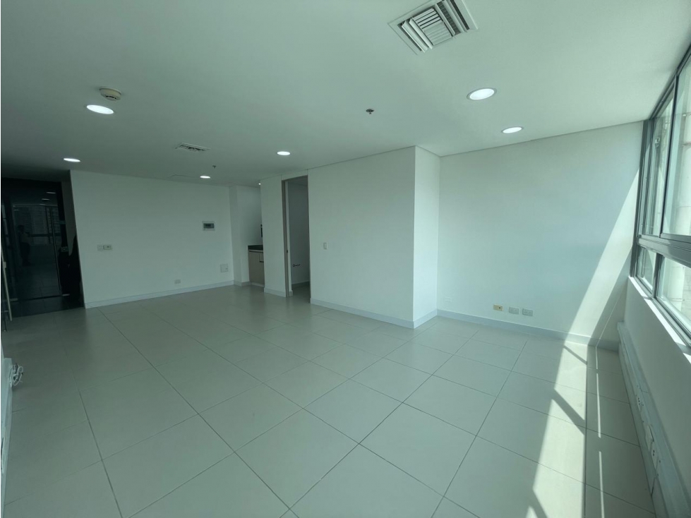 ARRIENDO OFICINA EN SABANETA. CENTRO EMPRESARIAL - 4