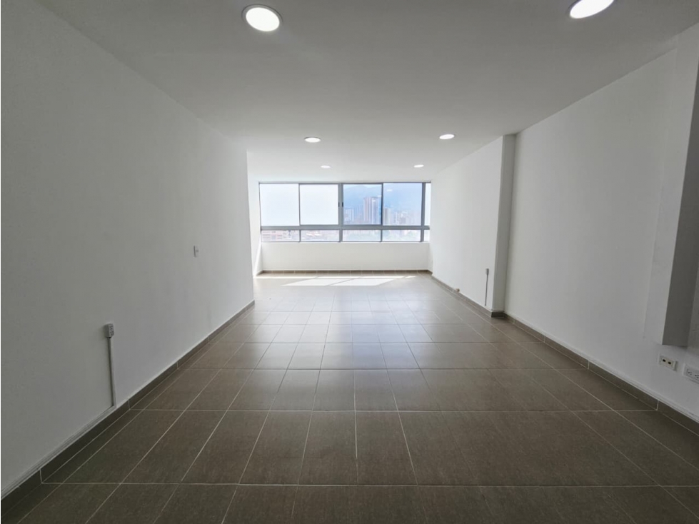 ARRIENDO OFICINA EN SABANETA. CENTRO EMPRESARIAL - 4