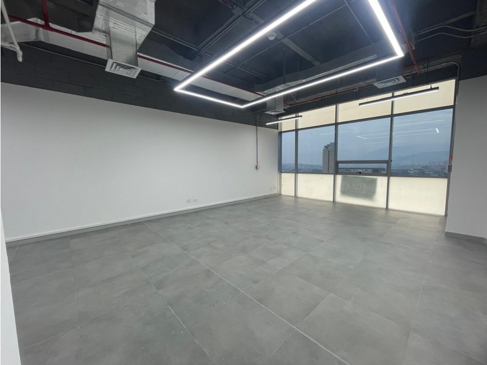 ARRIENDO OFICINA GRANDE EN CENTRO EMPRESARIAL EN ENVIGADO