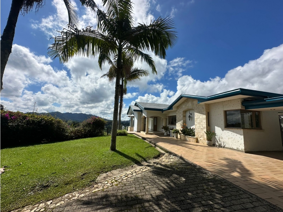 SE VENDE CASA CON PRECIO DE OPORTUNIDAD EN EL RETIRO, SECTOR FIZEBAD.