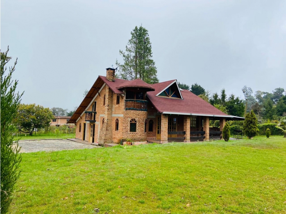 SE ARRIENDA CASA CAMPESTRE EN LA VEREDA EL PLAN. SANTA ELENA.