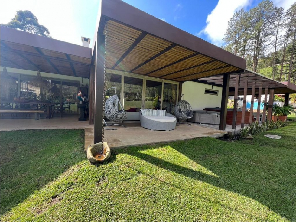 SE VENDE CASA EN EL RETIRO