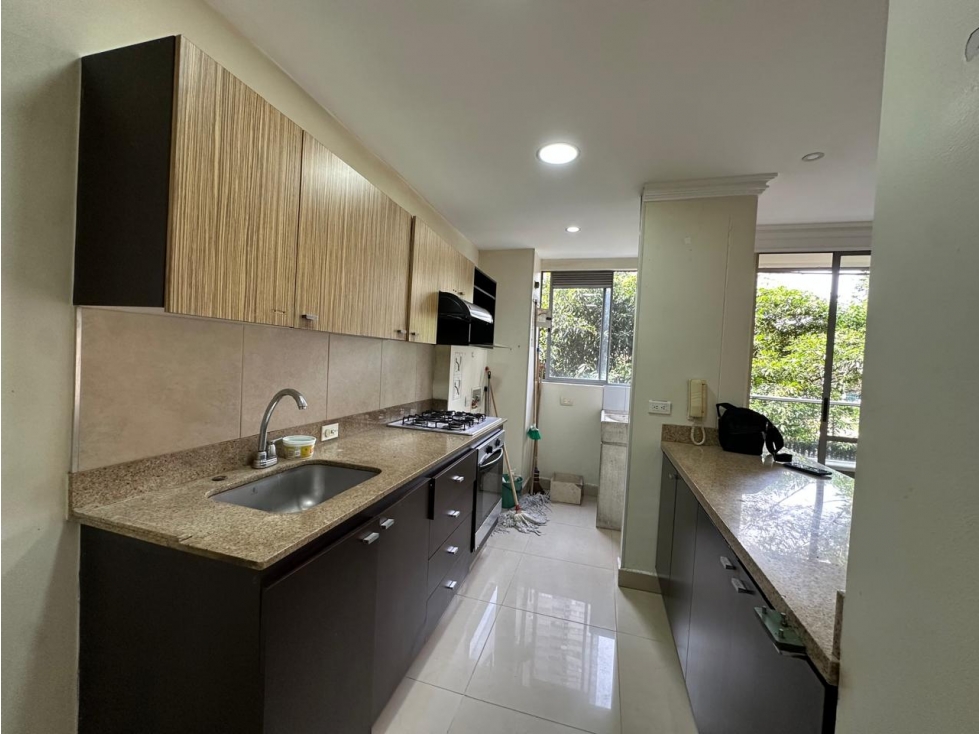 SE VENDE APARTAMENTO EN CIUDAD DEL RIO, EL POBLADO. — foto 6
