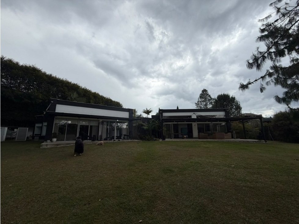 SE VENDE CASA DE LUJO EN UNIDAD CERRADA, EL ESCOBERO. — foto 2