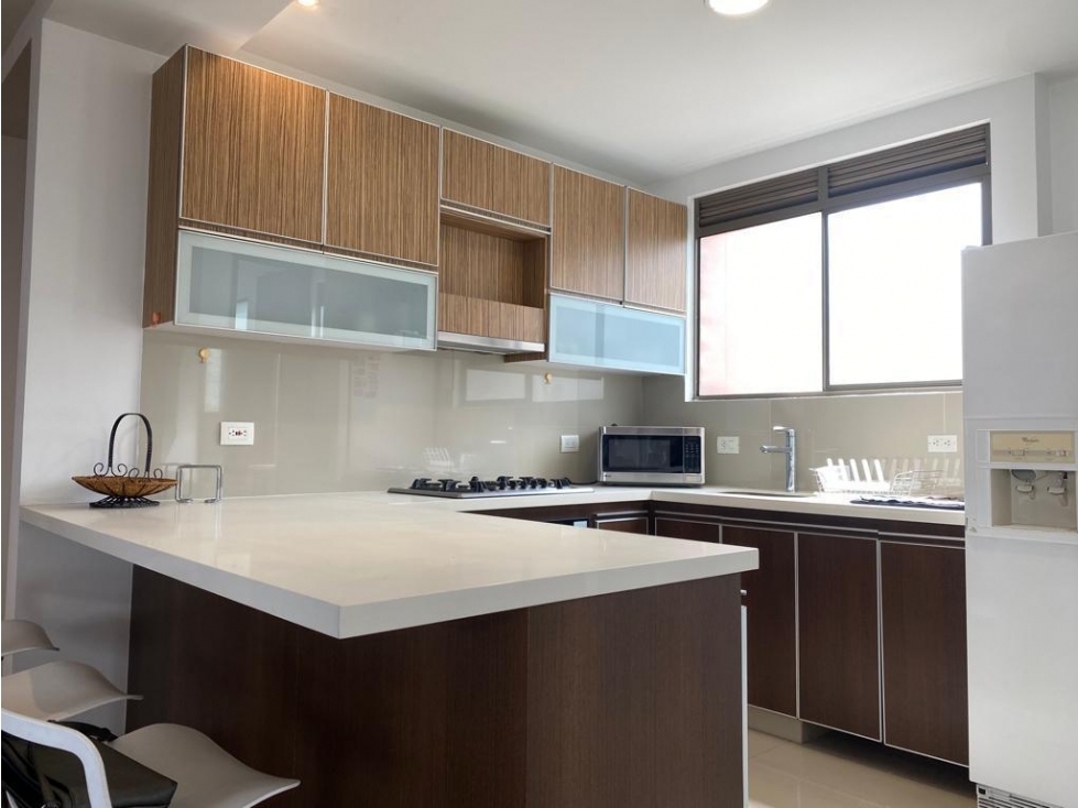 SE ARRIENDA APARTAMENTO EN EL POBLADO CON O SIN MUEBLES.
