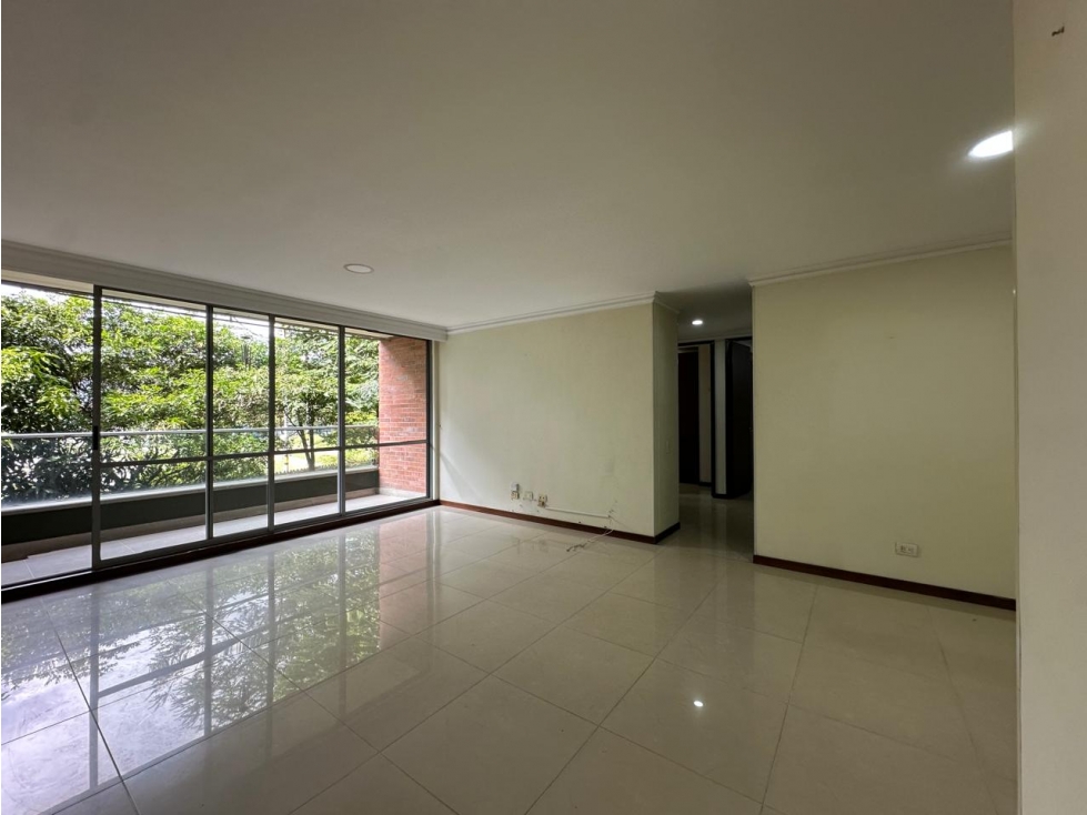 SE VENDE APARTAMENTO EN CIUDAD DEL RIO, EL POBLADO.