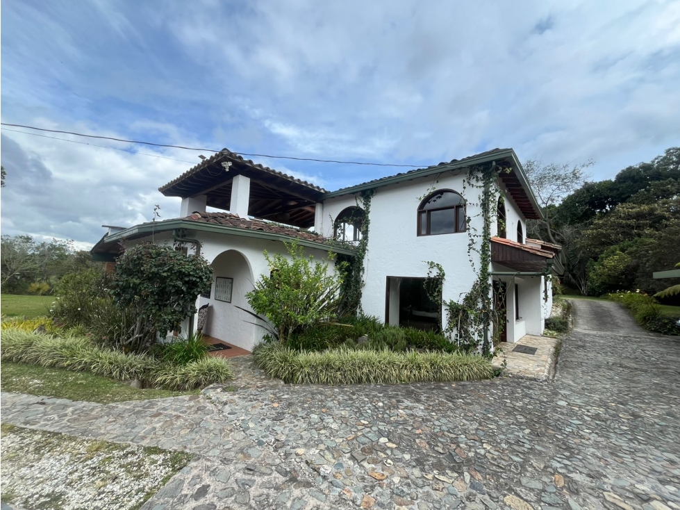 SE ARRIENDA CASA CAMPESTRE EN EL RETIRO LOS SALADOS