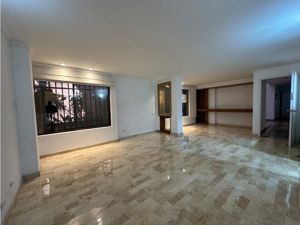 Se arrienda apartamento en la Transversal Superior, El Poblado.
