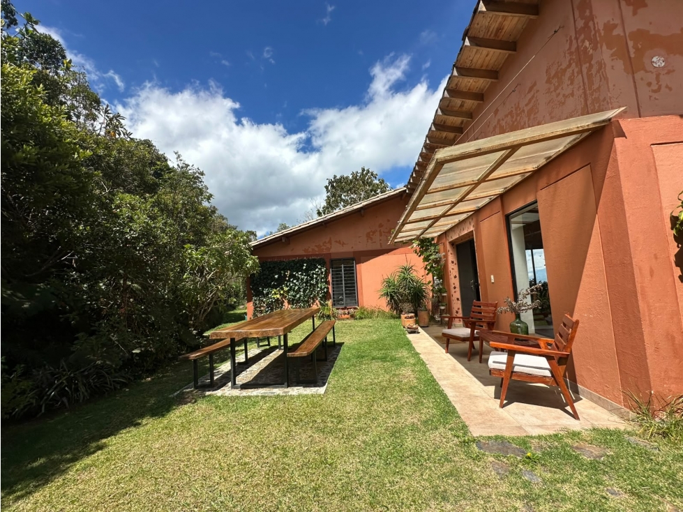 SE ARRIENDA O SE VENDE CASA EN LA CATEDRAL PARTE ALTA, ENVIGADO.