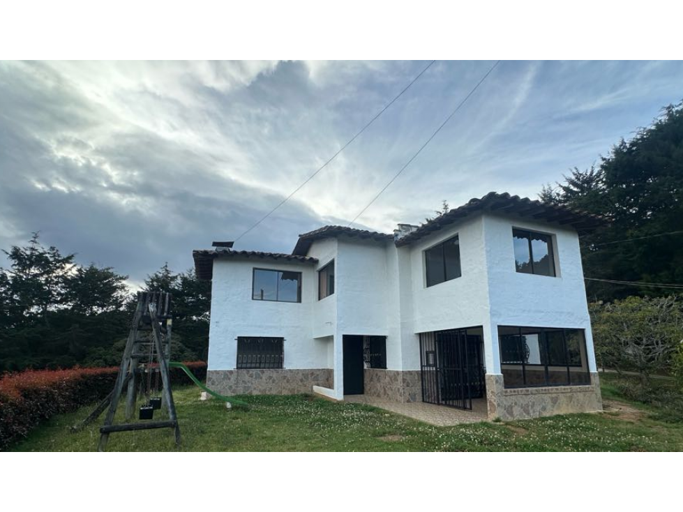SE ARRIENDA CASA CAMPESTRE EN ALTO DE PALMAS.