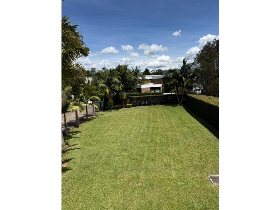 SE VENDE CASA DE LUJO EN LLANOGRANDE - 2