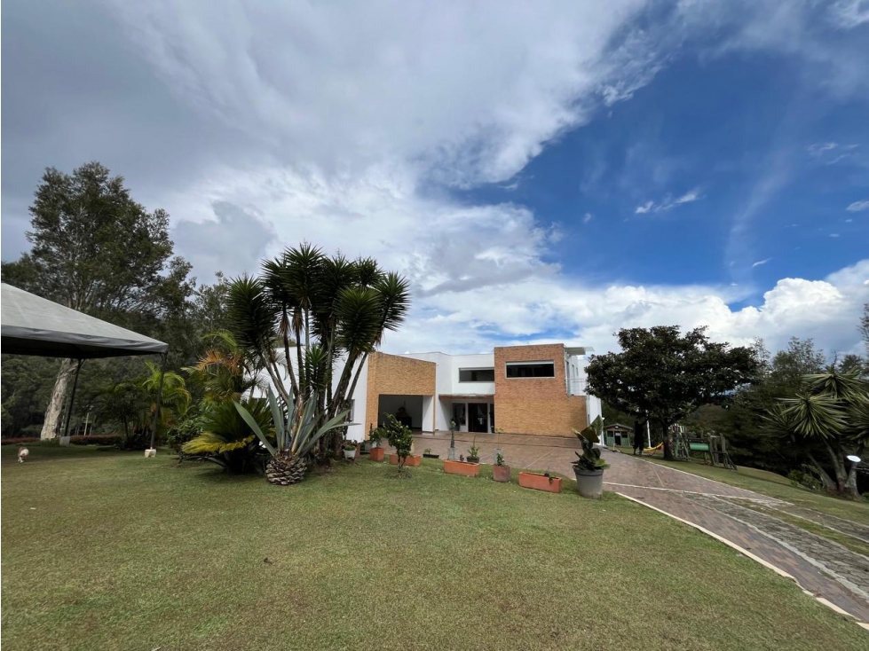 SE VENDE CASA DE LUJO CON VISTA A LA REPRESA, EN EL SECTOR DE FIZEBAD. — foto 3