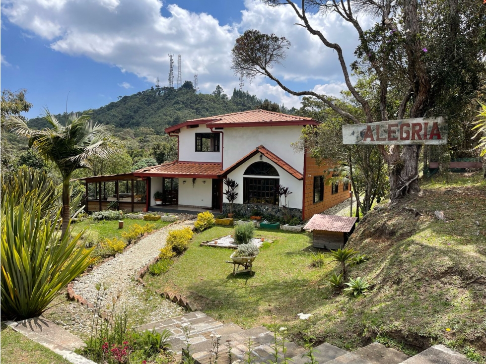 SE ARRIENDA O SE VENDE CASA CAMPESTRE EN SANTA ELENA VEREDA EL PLACER.