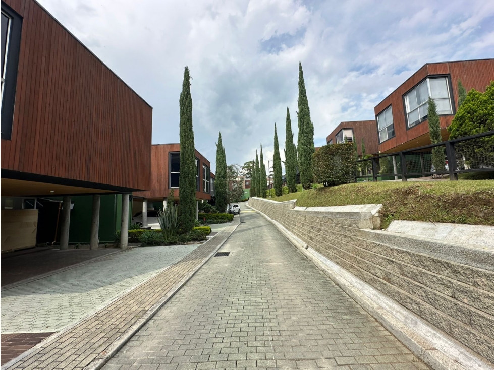 SE VENDE CASA DE LUJO EN ENVIGADO, UNIDAD CERRADA. — foto 2
