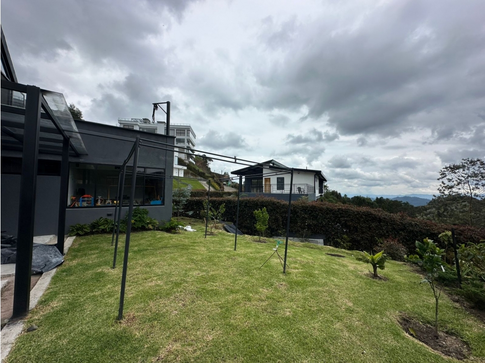 SE VENDE CASA DE LUJO EN LA LOMA DEL ESCOBERO — foto 2