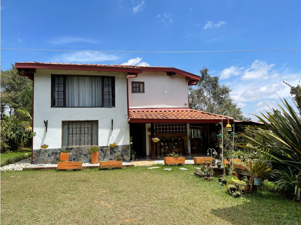 SE ARRIENDA O SE VENDE CASA CAMPESTRE EN SANTA ELENA VEREDA EL PLACER. — foto 2